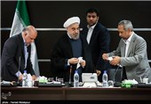 محمد نهاوندیان، حجت الاسلام حسن روحانی رئیس جمهور و بیژن نامدار زنگنه وزیر نفت در جلسه شورای اداری استان بوشهر