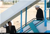 حجت الاسلام حسن روحانی رئیس جمهور هنگام ورود به فرودگاه عسلویه