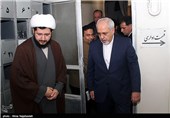 محمدجواد ظریف وزیر امور خارجه در پابان دیدار با امام جمعه مشهد