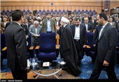 حجت الاسلام حسن روحانی رئیس جمهور هنگام ورود به محل دیدار با سران عشایر و قبایل عرب استان خوزستان