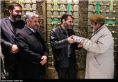 تقدیر از مسعود ده نمکی کارگردان و سید محمود رضوی تهیه کننده فیلم معراجی ها