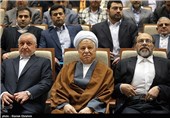 آیت‌الله اکبر هاشمی رفسنجانی رئیس مجمع تشخیص مصلحت نظام  عبدالله جاسبی رئیس اسبق دانشگاه آزاد اسلامی و حمید میرزاده رئیس دانشگاه آزاد 