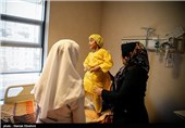 شوخان دختر 6 ساله ای که بینایی خود را به دلیل حساسیت دارویی از دست داده بود، توسط دکتر حسن قاضی زاده هاشمی وزیر بهداشت مورد  عمل پیوند  قرار گرفت و بینایی خود را بدست آورد .