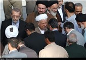 آیت الله هاشمی رفسنجانی رئیس مجمع تشخیص مصلحت نظام و علی لاریجانی رئیس مجلس شورای اسلامی در نماز عید سعید فطر-مصلی تهران