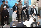 مقام معظم رهبری هنگام ورود به محل اقامه نماز عید سعید فطر