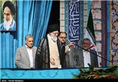 مقام معظم رهبری هنگام ورود به محل ایراد خطبه های نماز عید سعید فطر-مصلی تهران