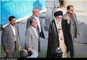 مقام معظم رهبری هنگام ورود به محل اقامه نماز عید سعید فطر