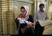جشن تولد امیرعباس اولین نوزاد حاصل از روش میکرواینجکشن در مرکز درمان ناباروری رویش هلال احمر