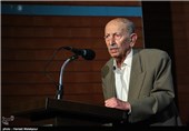 مرحوم مرتضی احمدی هنرمند پیشکسوت سینما، تئاتر، تلویزیون و رادیو در جشن تولد 88 سالگی‌اش