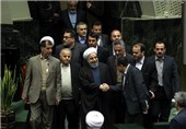 یک نماینده اصلاح‌طلب: تیم اقتصادی دولت توان مقابله با جنگ اقتصادی را ندارد