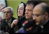 مادر شهید مرادیان  در مراسم رونمایی کتاب مسیح در شب قدر