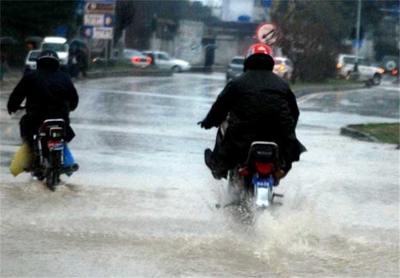 بارش شدید باران سبب آب گرفتگی معابر قزوین شد
