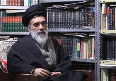 آیت‌الله حسینی: هرگونه مذاکره‌ در شرایط فعلی لطمه زدن به شرافت و عزّت مردم است