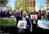 تجمع دانشجویان مقابل سفارت عربستان در اعتراض به جنایات آل سعود
