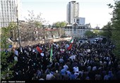 تجمع دانشجویان مقابل سفارت عربستان در اعتراض به جنایات آل سعود
