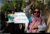 تجمع دانشجویان مقابل سفارت عربستان در اعتراض به جنایات آل سعود