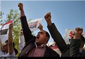 تجمع دانشجویان مقابل سفارت عربستان در اعتراض به جنایات آل سعود