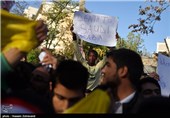 تجمع دانشجویان مقابل سفارت عربستان در اعتراض به جنایات آل سعود