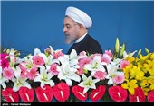 حجت‌الاسلام حسن روحانی رئیس جمهور هنگام ورود به مراسم رژه روز ارتش