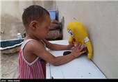 ملیکا دختر 2ساله ایست که  از بدو تولد مبتلا به بیماری ایکتیوز می باشد.این بیماری باعث خشکی سوزش و خارش پوست میشود و ملیکا جزو 8نفری است که درکشور مبتلا به این بیماری نادر است.ایکتیوز جزو بیماریهایی است که درمان آن هزینه بالایی دارد.