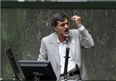 کوچک‌زاده: جلوی فروش 10 هزار دلار به هر ایرانی را بگیرید