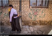 همسر هادی تمام وقت خود در طول روز را برای امور اولیه همسر و فرزندانش قرار می دهد 