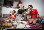 همسر هادی تمام وقت خود در طول روز را برای امور اولیه همسر و فرزندانش قرار می دهد 
