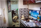 هادی باوندی ، کارگر سی ساله ای است که بر اثر سانحه برق گرفتگی در محل کار دست ها و پاهای خود را از دست داده است . هادی دارای دو فرزند یک و دوساله میباشد. وی که در زمان کار بیمه نبوده است برای تامین هزینه های بیمارستان خود بیش از 50 ملیون تومان مقروض شده و برای خرید دست و پای مصنوعی هیچ منبع مالی در اختیار ندارد .زندگی او تنها با مبلغ یارانه میگذرد.
