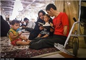 هادی و خانواده اش در حرم مطهر رضوی