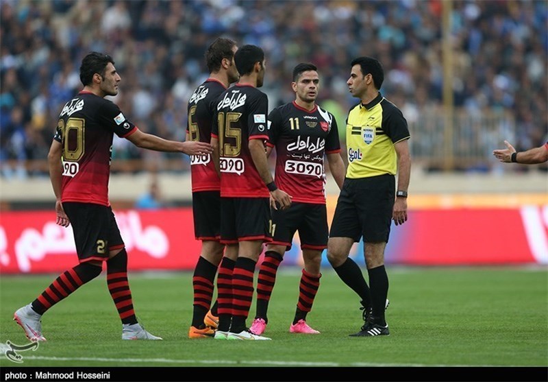 تساوی پرسپولیسِ 10 نفره مقابل ذوب‌آهن در نیمه اول