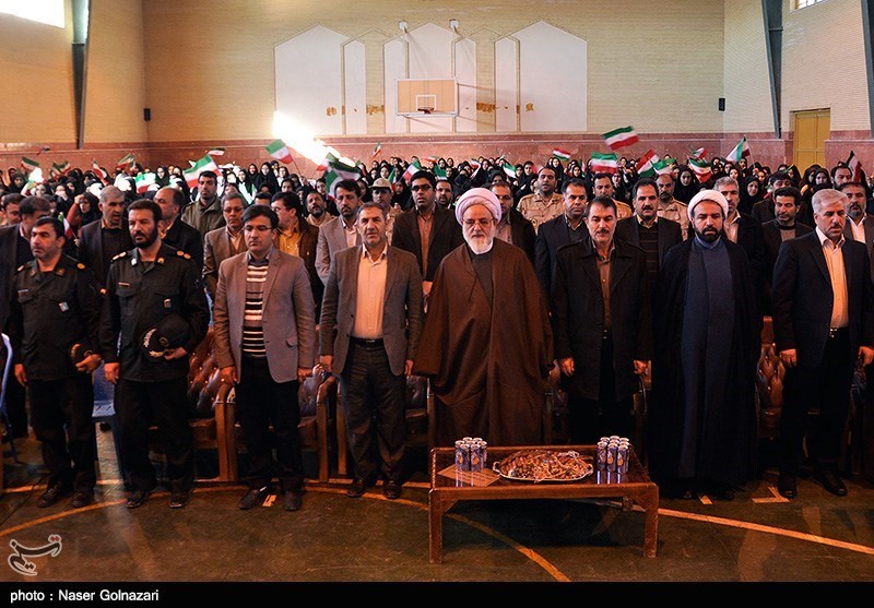 رژه یگان های موتوری و نواختن زنگ انقلاب در ایلام