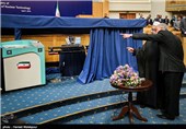 رونمایی از «زونال سانتریفیوژ»، «اولتراسانتریفیوژ» و مجتمع‌های «سوخت تست راکتورهای قدرت» و «سوخت تست راکتور مدرن‌شده اراک» توسط حجت‌الاسلام حسن روحانی رئیس جمهور