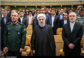 علی‌اکبر صالحی رئیس سازمان انرژی اتمی، حجت‌الاسلام حسن روحانی رئیس جمهور و سردار حسین دهقان وزیر دفاع در دهمین سالگرد روز ملی فناوری هسته‌ای