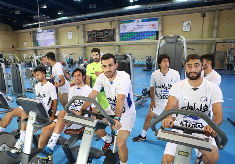 غیبت 7 بازیکن و تمرین با وزنه آبی‌پوشان