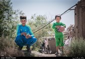 منطقه خاورشهر در روستای قاسم آباد جزء مناطق محرومی است که در حوالی تهران واقع شده است.شغل بیشتر این مردم کار در کوره های آجرپزی است.