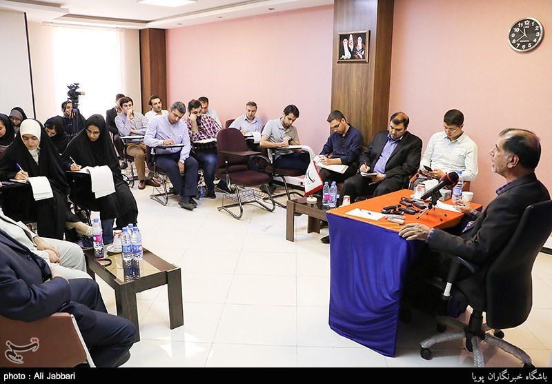 نشست خبری محمدرضا باهنر
