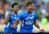 دیدار تیم های فوتبال استقلال تهران و ماشین سازی تبریز