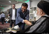 دیدار مردم با آیت الله علم الهدی