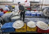 طبخ غذای نذری درحسینیه  بیت الرقیه تهران-شب تاسوعای حسینی