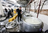 طبخ غذای نذری درحسینیه  بیت الرقیه تهران-شب تاسوعای حسینی