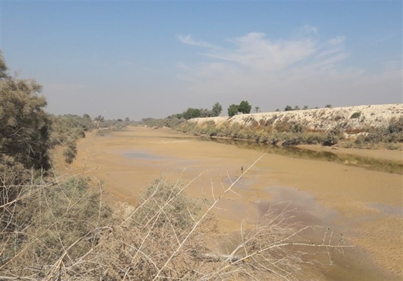نمایی از خشک شدن رودخانه زهره هندیجان