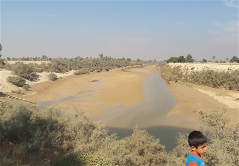 نمایی از خشک شدن رودخانه زهره هندیجان