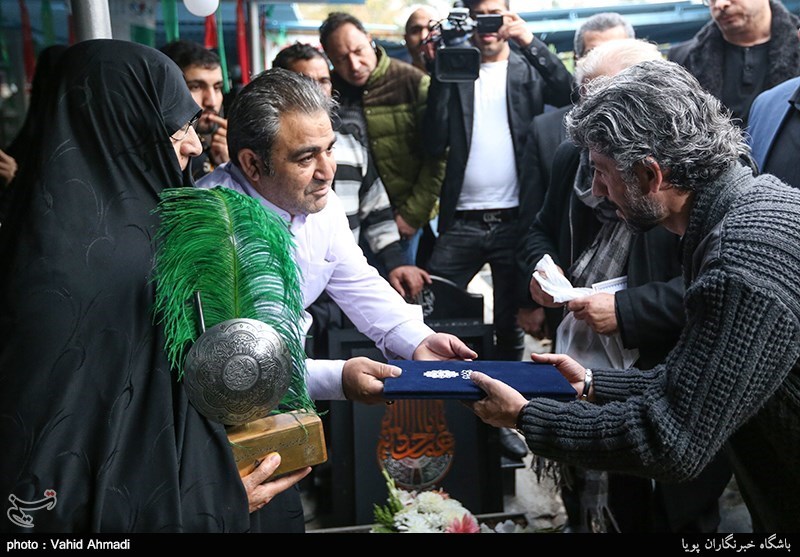 حضور هنرمندان در گلزار شهدا