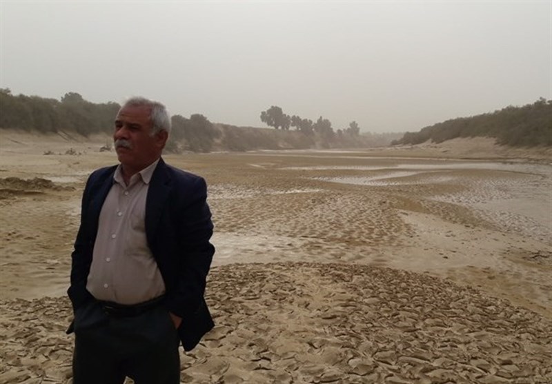 نمایی از خشک شدن رودخانه زهره هندیجان