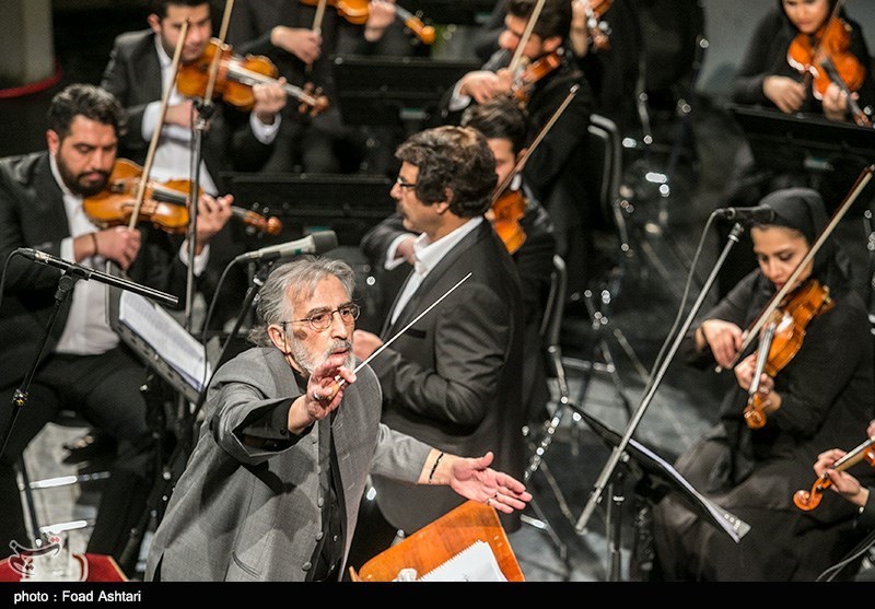 اجرای گروه موسیقی داماهی در برج آزادی