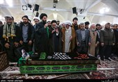 اقامه نماز میت بر پیکرمرحوم  آیت الله سیدابراهیم خسروشاهی توسط  آیت الله سید محمد ضیاءآبادی