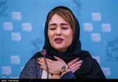 پریناز ایزیار بازیگر فیلم تابستان داغ در نشست خبری - سی و پنجمین جشنواره فیلم فجر