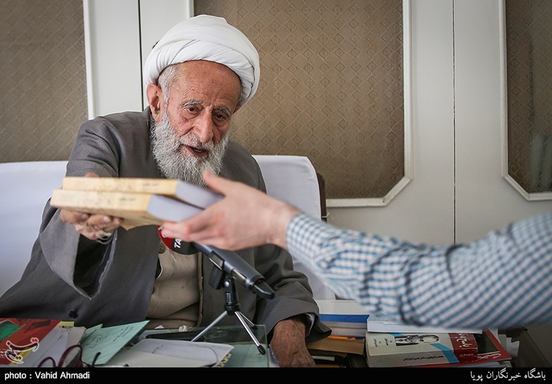 گفتگو با آیت الله محمدعلی فیض گیلانی عضو ارشد جامعه مدرسین