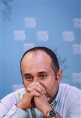 مازیار میری مجری طرح و تدوینگر در نشست خبری فیلم یک روز بخصوص - سی و پنجمین جشنواره فیلم فجر