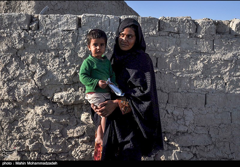 ساکنین روستای آزادی در حاشیه تالاب خشکیده هامون